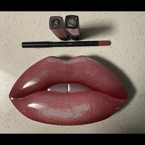 HUDA Beauty Lip Kit Limited Edition (Muse/Angelic)